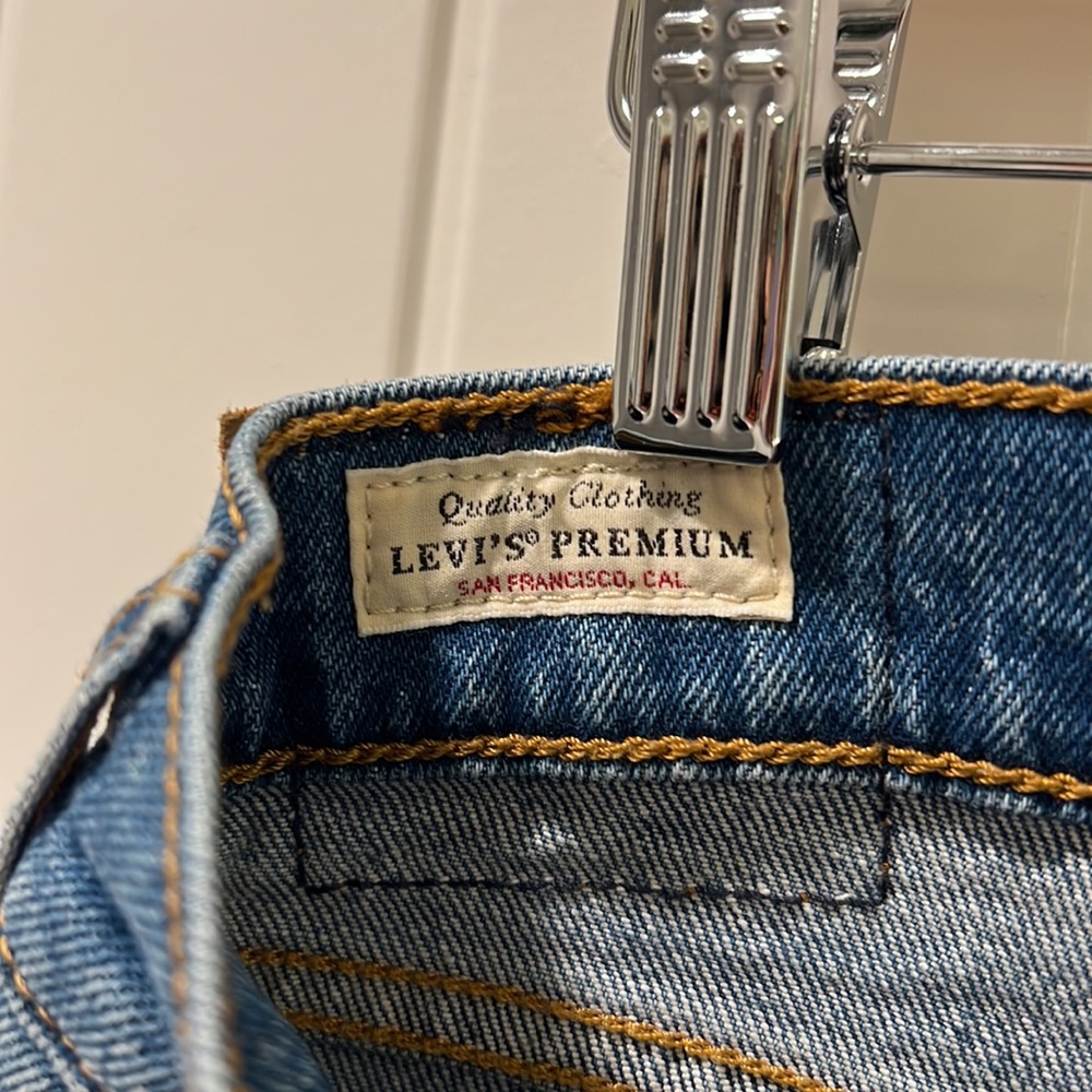 Levi’s Ribcage Flare - Picture 3 of 4